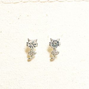 Cat stud earrings